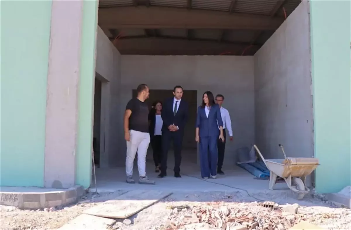 Çanakkale İl Milli Eğitim Müdürü Mine Hayta Gelibolu'da Okul Ziyaretlerinde Bulundu