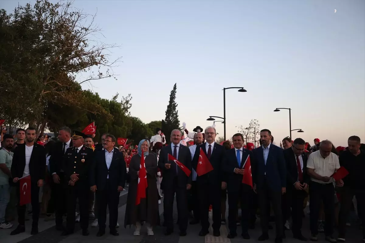 Çanakkale Kültür Yolu Festivali'nde Kortej Yürüyüşü Düzenlendi