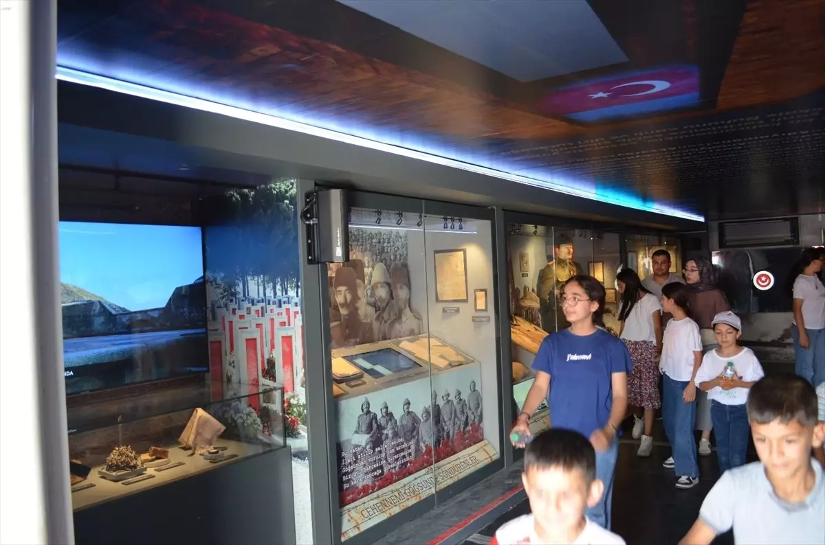 Çanakkale Savaşları Mobil Müze Tırı Bulanık'ta Ziyaretçilerini Ağırladı