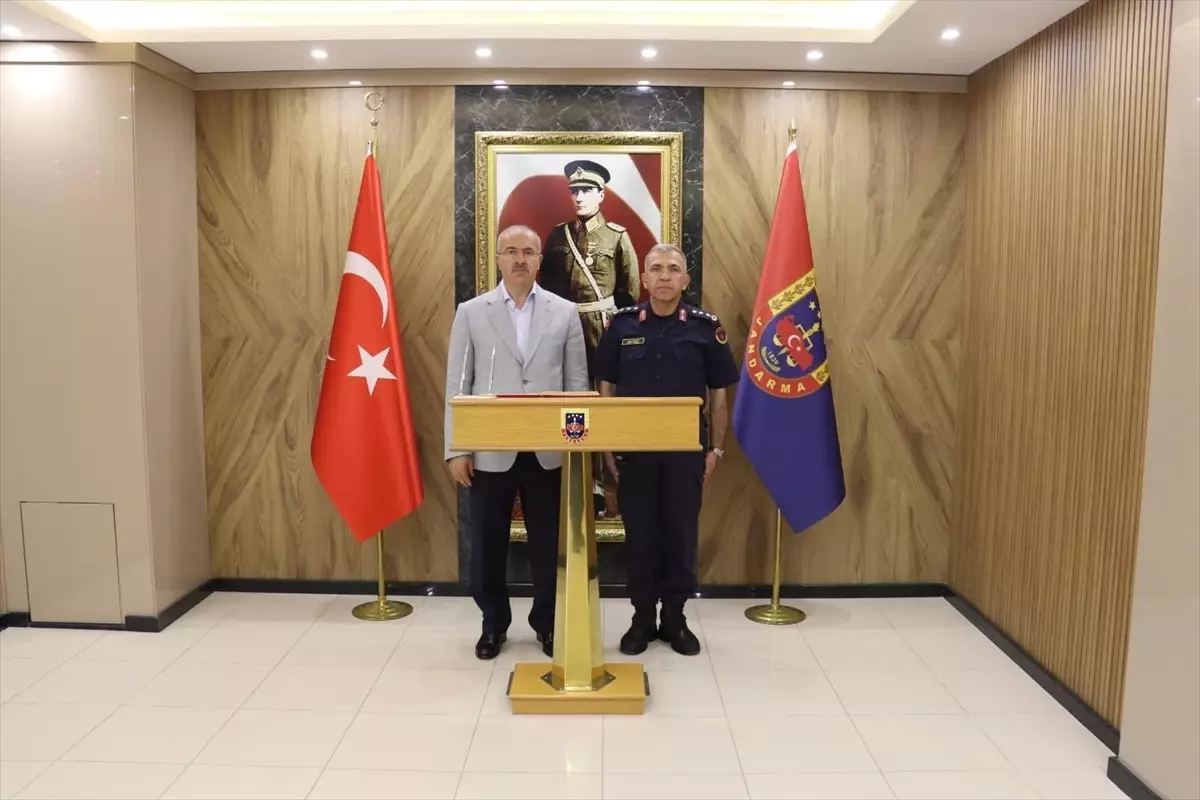 Çanakkale Valisi, Yeni Jandarma Komutanını Ziyaret Etti