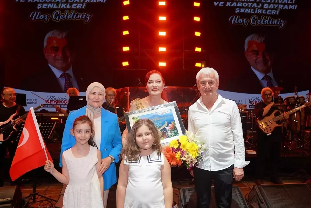 Candan Erçetin, Finike Festivali'nde Konser Verdi