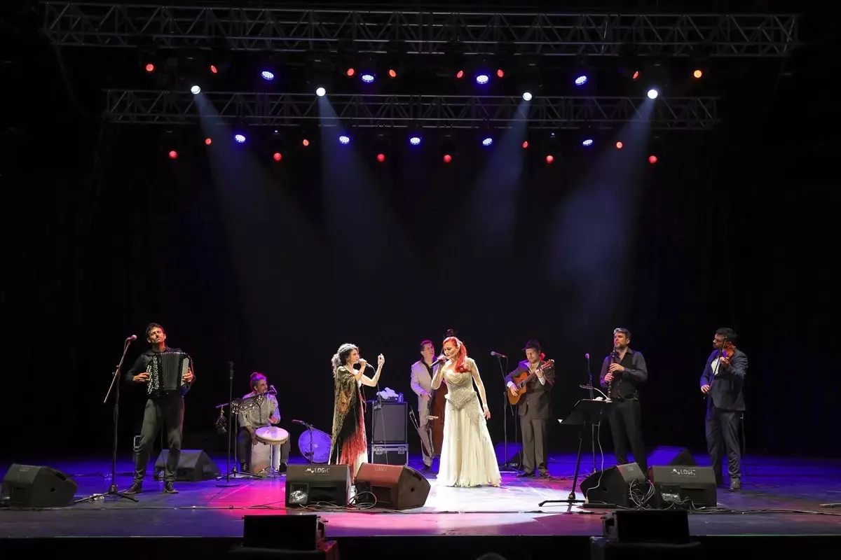 Candan Erçetin ve Barcelona Gipsy Balkan Orchestra İlk Kez Buluştu