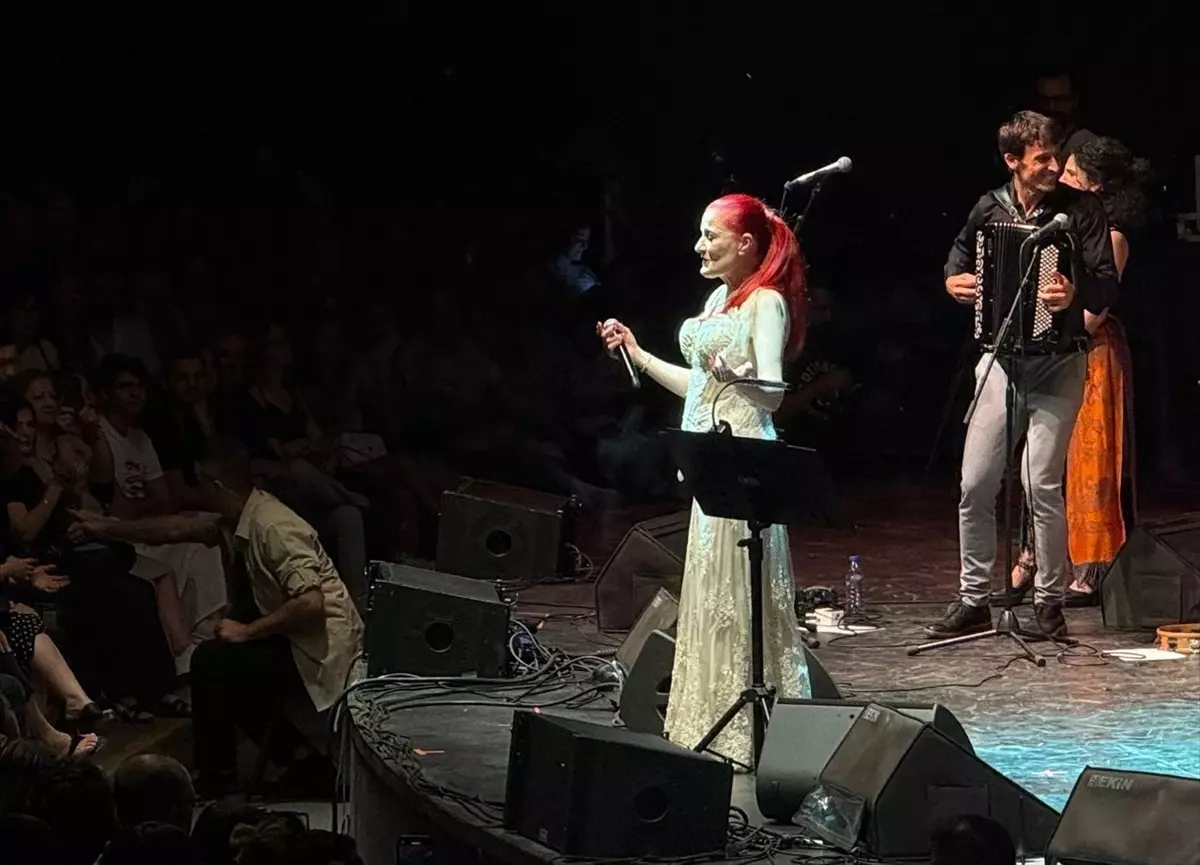 Candan Erçetin ve Barcelona Gipsy Klezmer Orkestrası Bursa Festivali'nde Buluştu