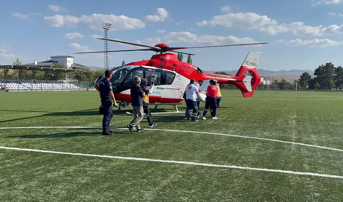 Balya Makinesine Ayağını Kaptıran Adam, Ambulans Helikopterle Ankara'ya Sevk Edildi