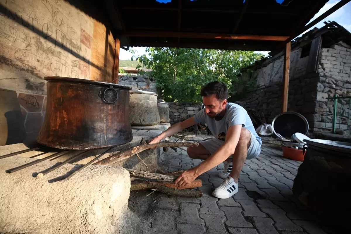 Belören'de Geleneksel Keşkek Yapımı İmece Usulüyle Devam Ediyor