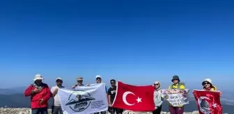 Çankırı'da dağcılar 30 Ağustos Zafer Bayramı'nı Ilgaz Dağı'nın zirvesinde kutladı
