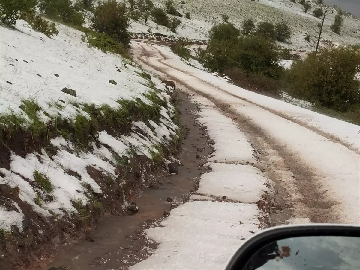 Çerkeş'te Dolu Etkili Oldu, Sel Riski Uyarısı Yapıldı