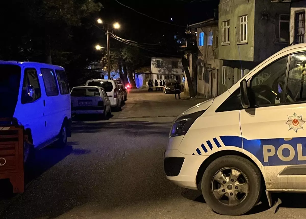 Çankırı'da Zabıta Ekipleriyle Tezgah Açanlar Arasında Kavga: İki Zabıta Yaralandı