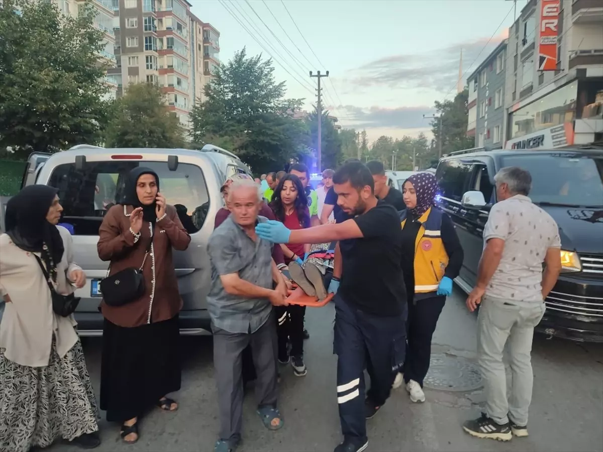 Hafif Ticari Araç Yaya Kadına Çarptı, 73 Yaşındaki Kadın Yaralandı