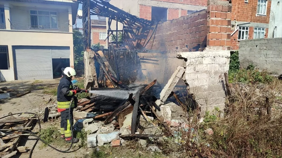 Samsun'da Odunlukta Yangın Çıktı