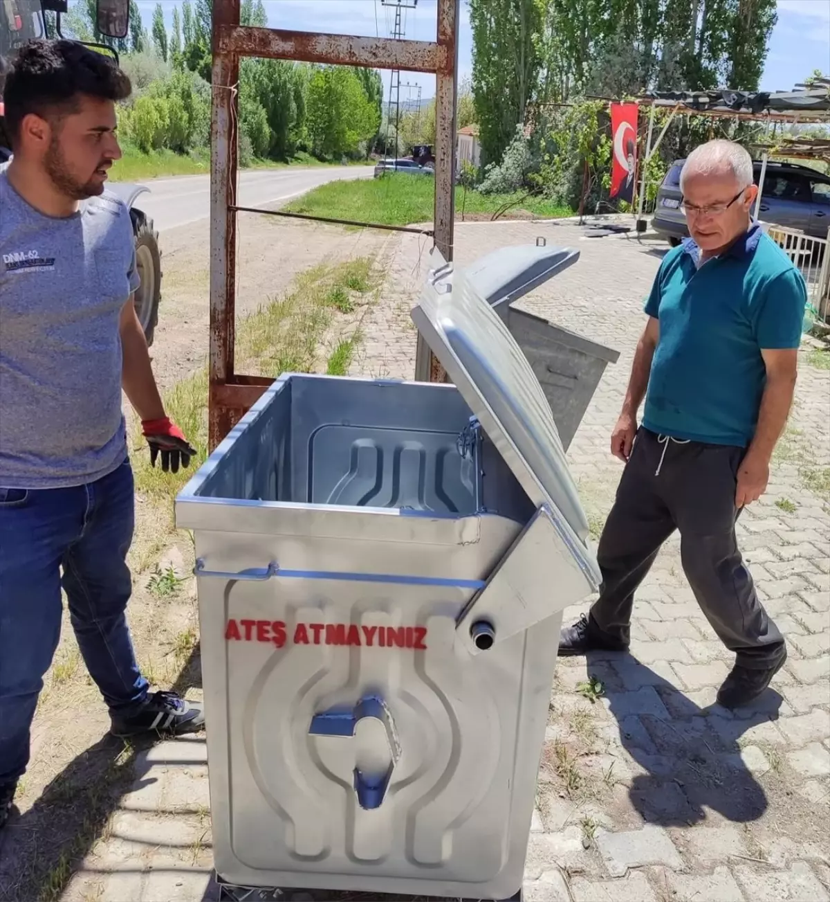 Çepni Beldesi'nde Çöp Konteynerleri Yenilendi
