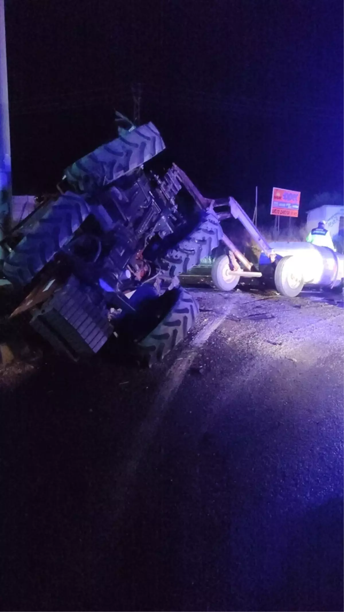 Çerkeş'te Otomobil ve Traktör Çarpıştı: 2 Yaralı