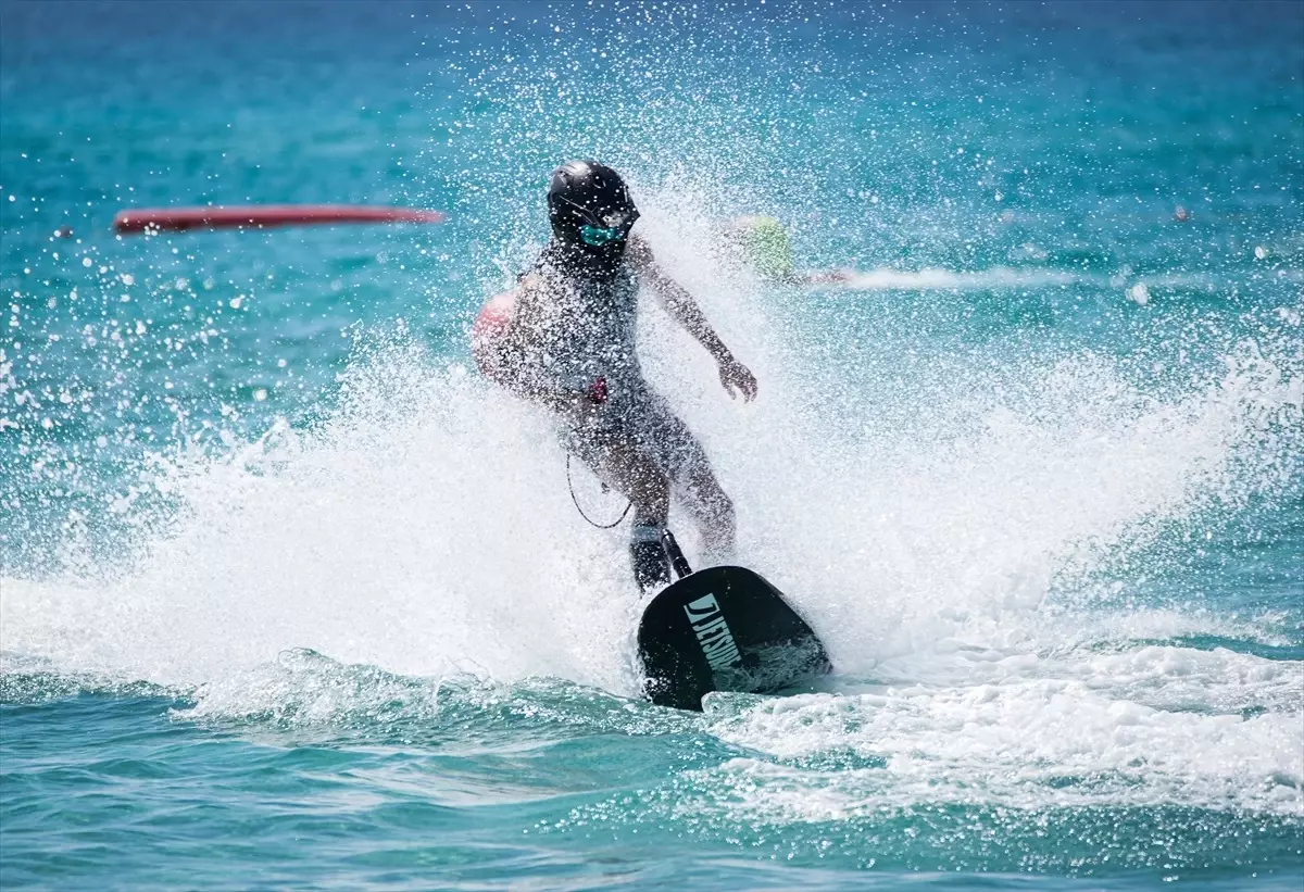 Çeşme'de Dünya Motosurf Şampiyonası Başladı