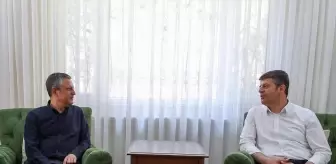 CHP Genel Başkanı Özgür Özel, Hakkında Adli Kontrol Kararı Verilen Abdurrahman Tutdere'yi Ziyaret Etti