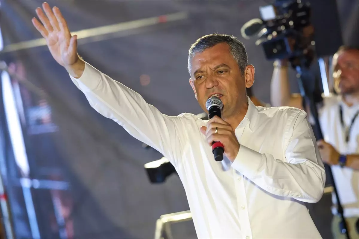 Özgür Özel: CHP, Babaevimizdir
