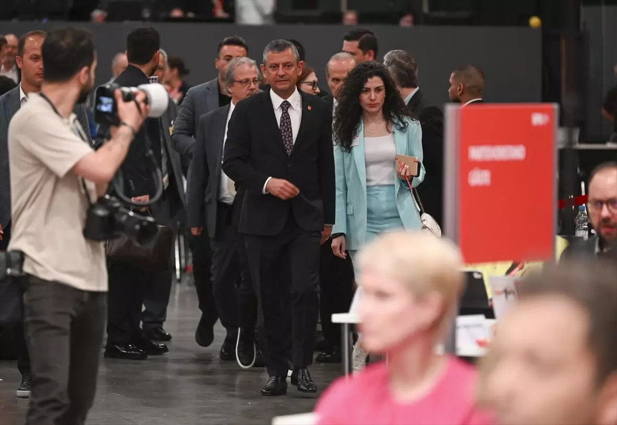 CHP Genel Başkanı Özgür Özel Almanya'da SPD Kongresine Katıldı