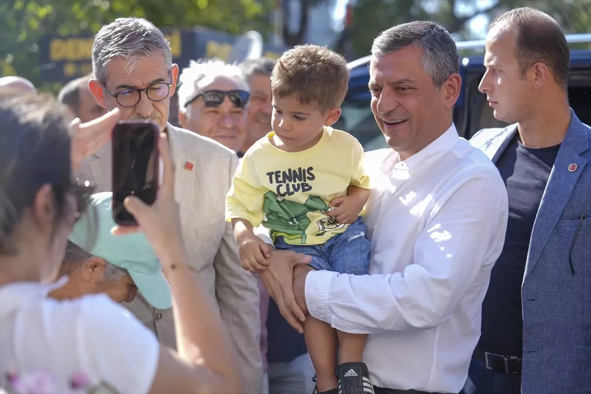 Özgür Özel, Burhaniye'de Partililerle Bir Araya Geldi