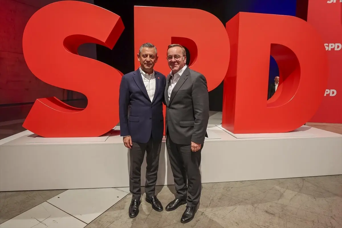 CHP Genel Başkanı Özgür Özel, Almanya'da Temaslarda Bulundu