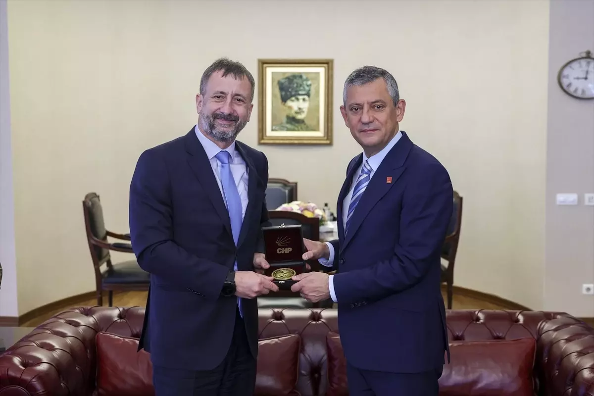 CHP Genel Başkanı Özgür Özel, Çekya Büyükelçisi ile Görüştü