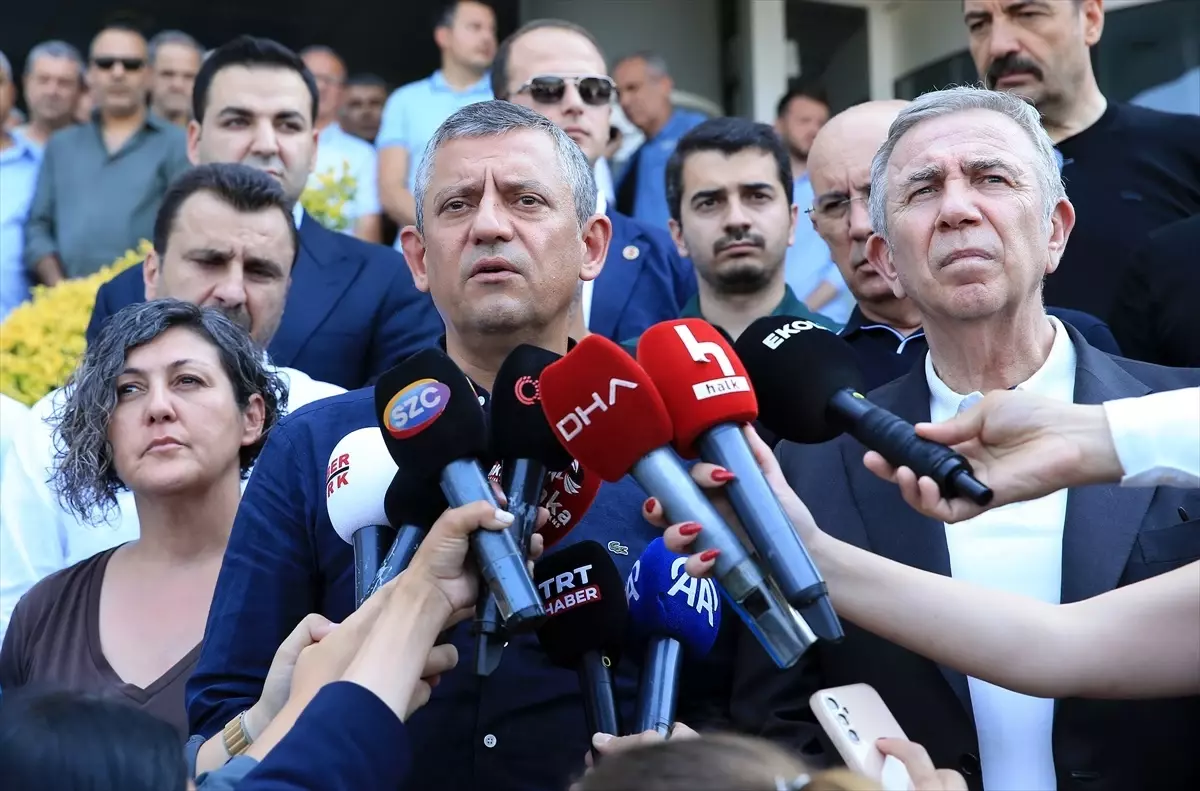CHP Genel Başkanı Özgür Özel, Ferdi Zeyrek'in Sağlık Durumunu Açıkladı