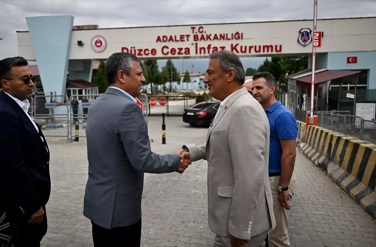CHP Genel Başkanı Özgür Özel, Tutuklu Medya AŞ. Genel Müdürü'nü Ziyaret Etti