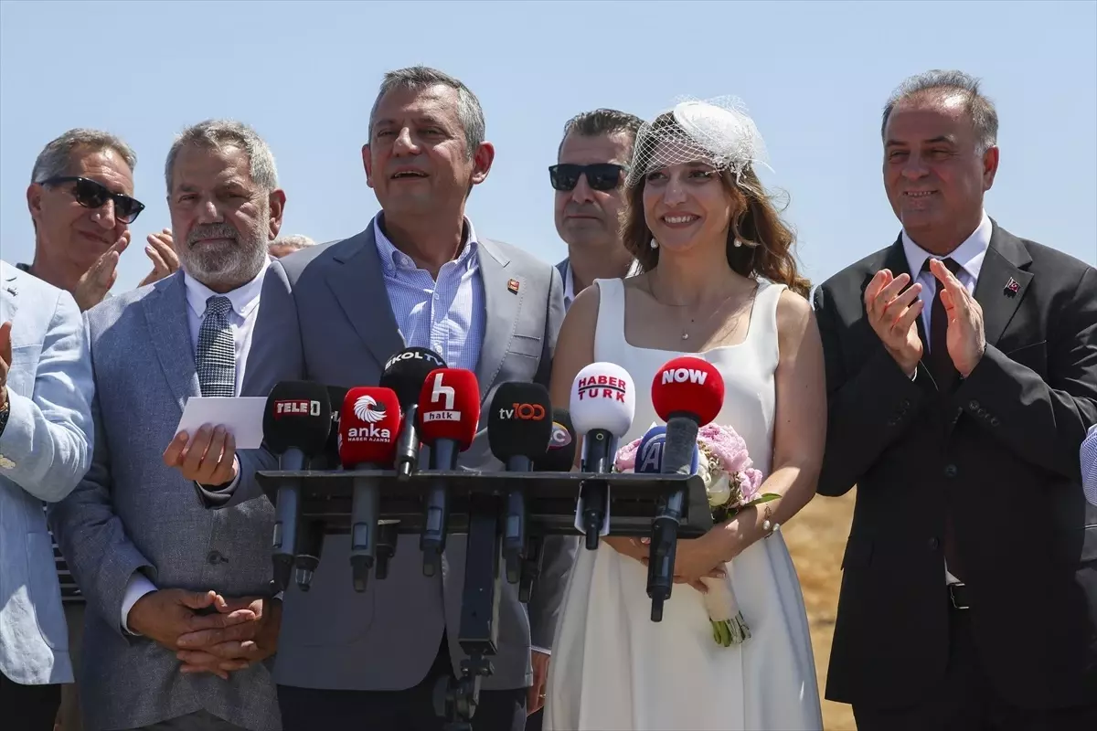Özgür Özel, İmamoğlu'nu Ziyaret Etti ve Cezaevindeki Nikahda Şahitlik Yaptı