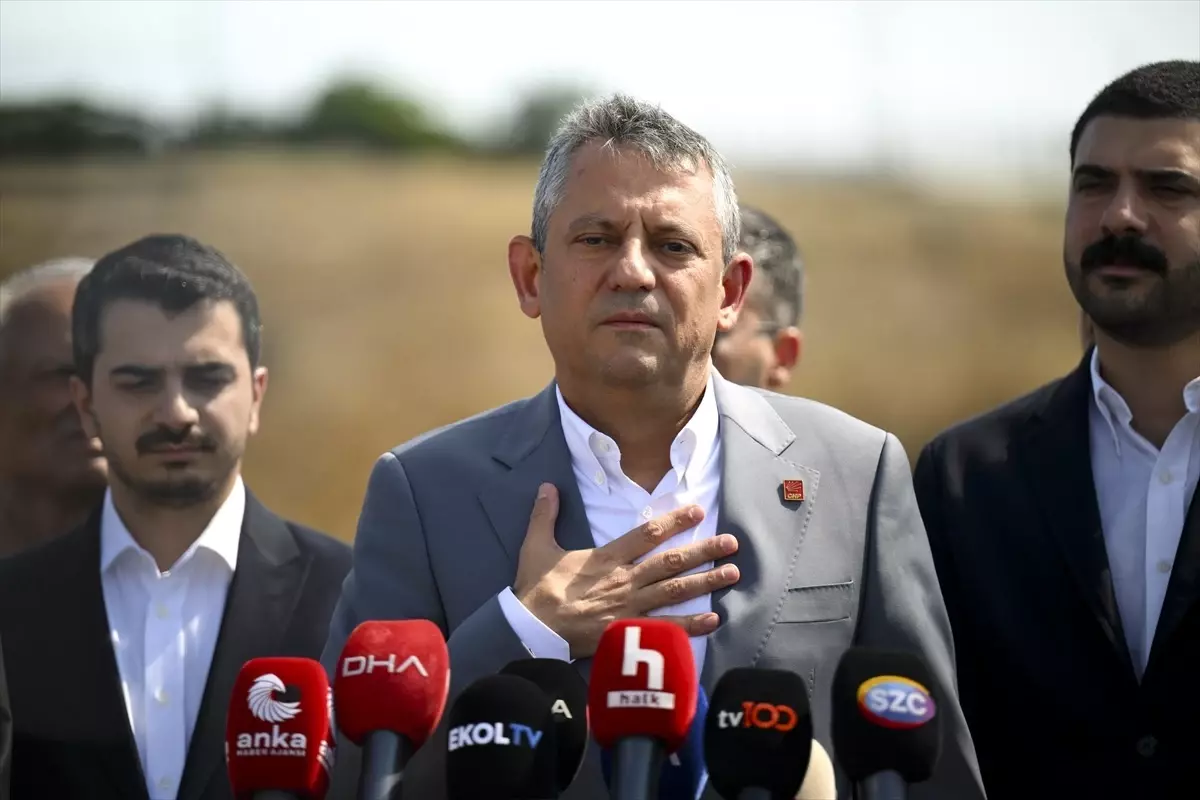 CHP Genel Başkanı Özgür Özel, Tutuklu İmamoğlu ve Diğerlerini Ziyaret Etti