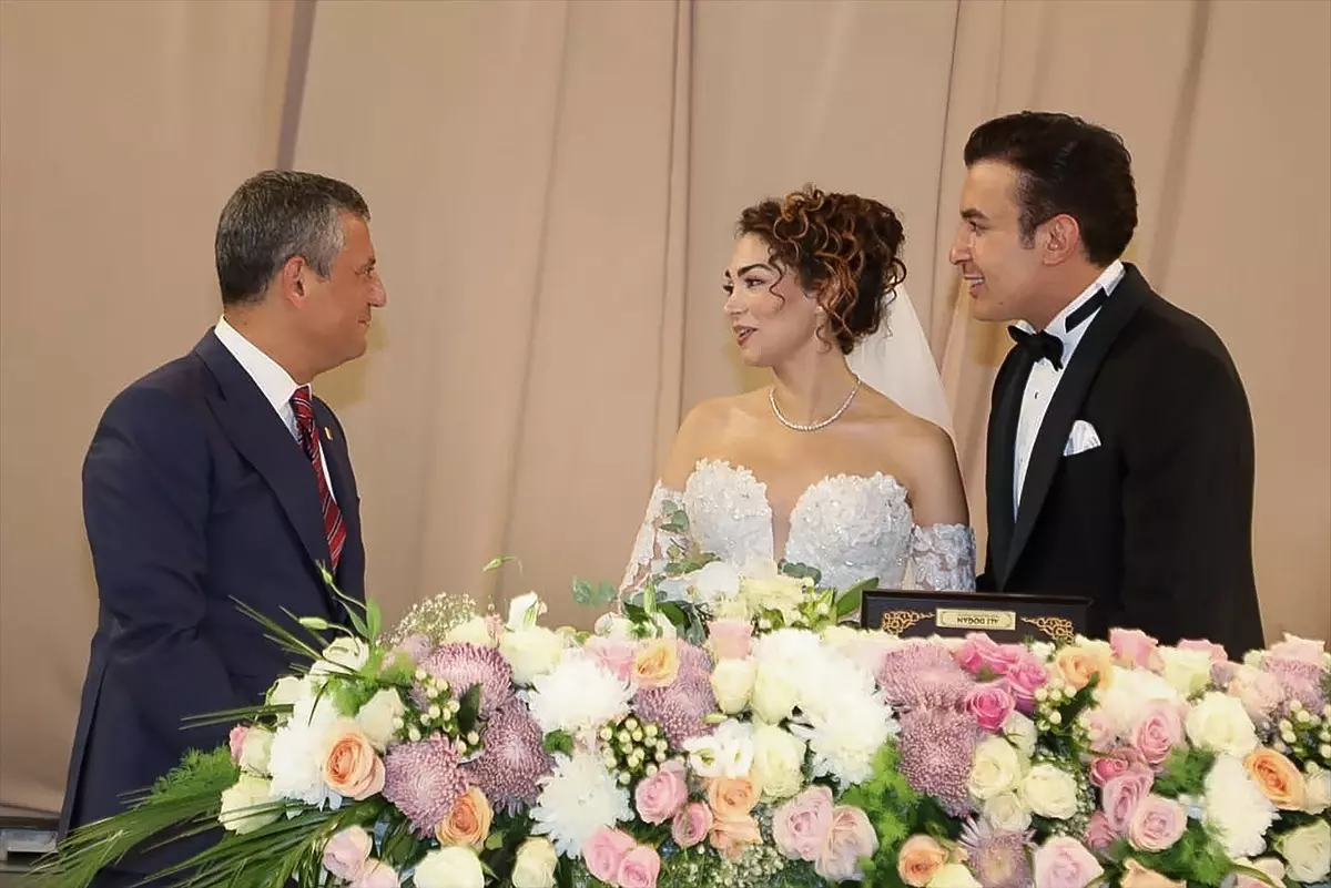 Özgür Özel, Gaziantep'te Nikah Şahitliği Yaptı