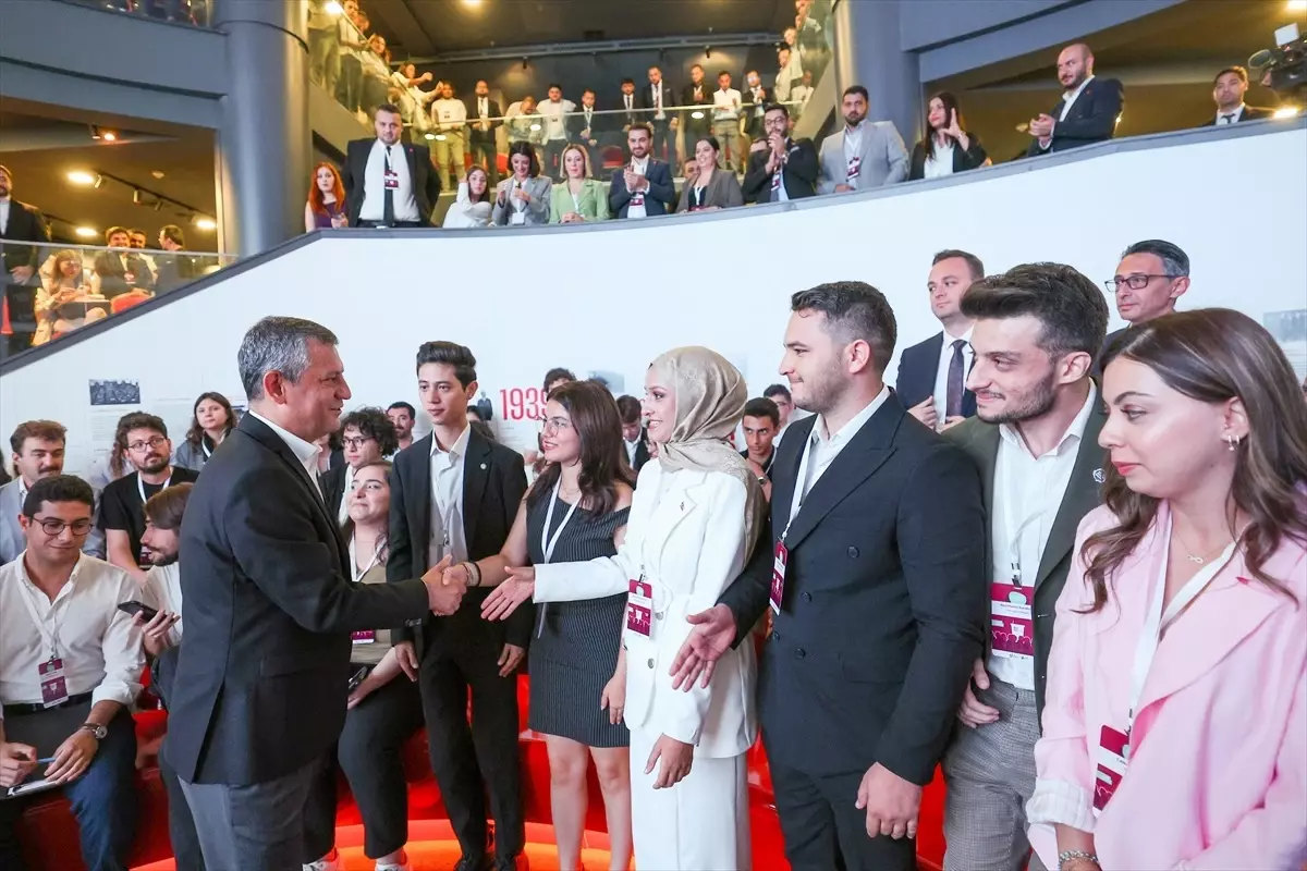 Özgür Özel, Gençlerle Buluştu