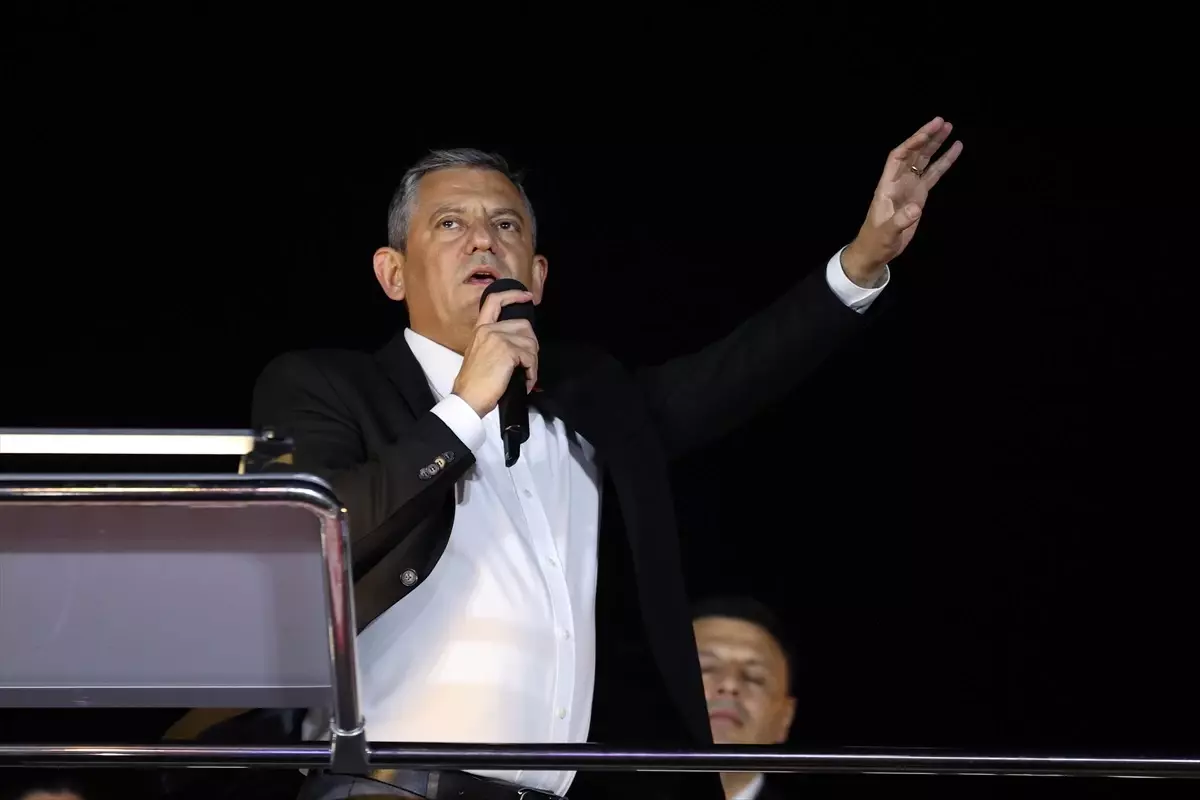 Özgür Özel, İstanbul'da Yolsuzluk ve İBB Soruşturmalarına Dikkat Çekti