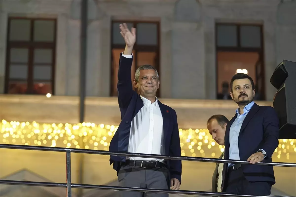 CHP Genel Başkanı Özgür Özel, Beyoğlu&apos;nda Miting Düzenledi