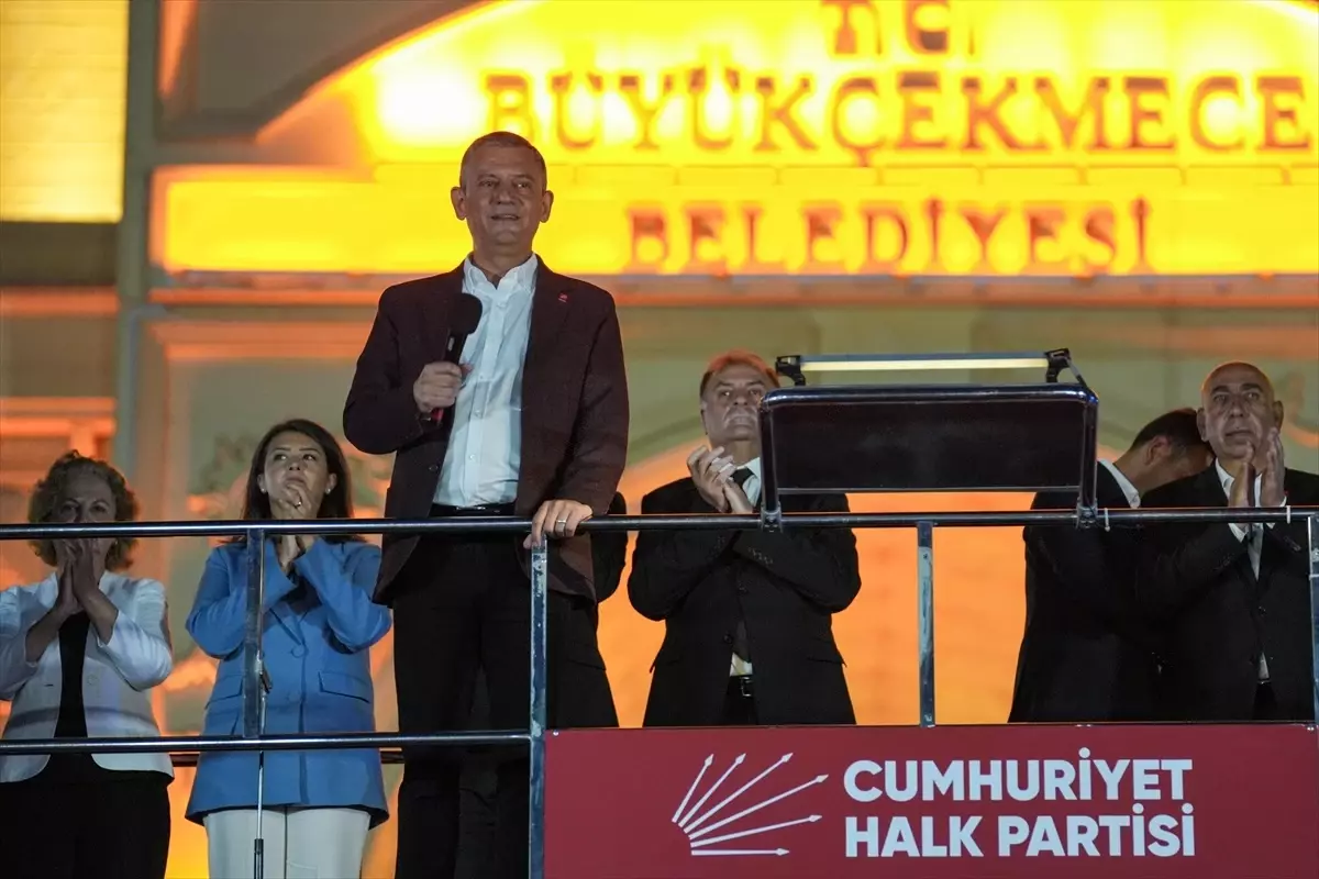 CHP Genel Başkanı Özgür Özel'in Büyükçekmece Mitingi: Erken Seçim Çağrısı ve Yolsuzluk İddiaları