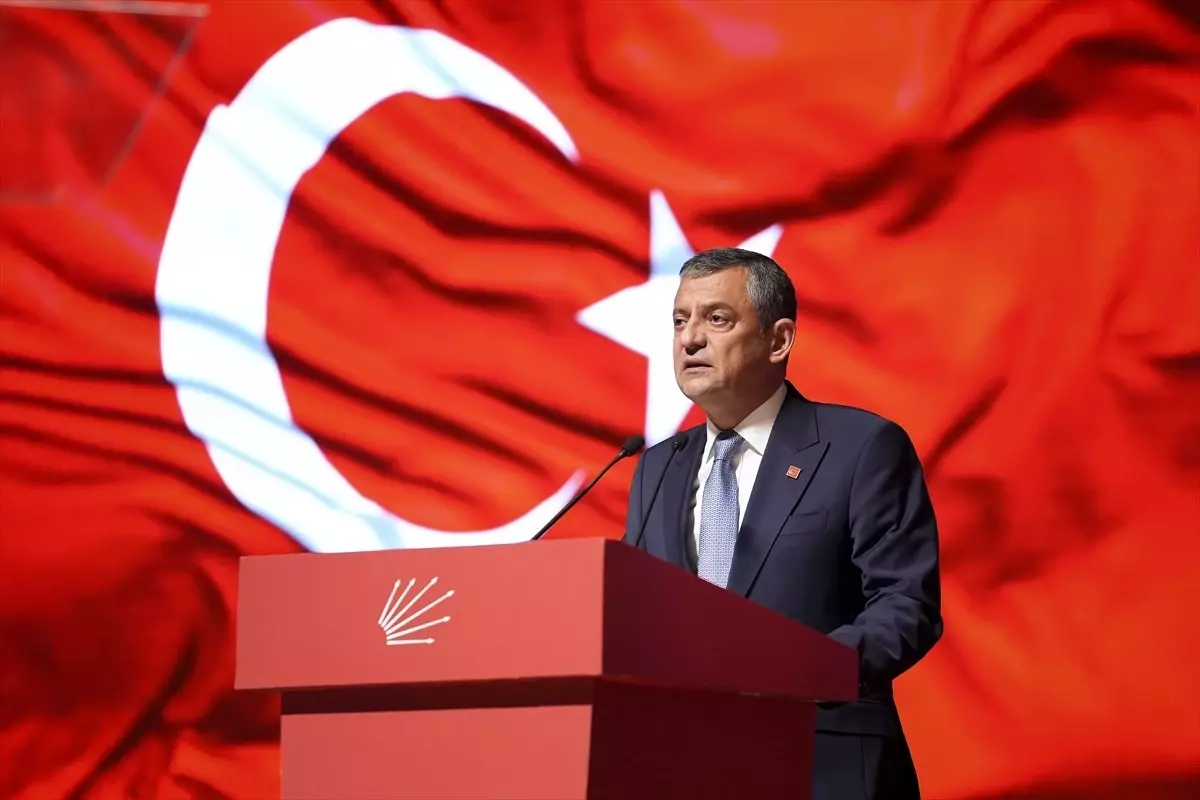 CHP Genel Başkanı Özel, partisinin İstanbul'da düzenlediği toplantıda konuştu Açıklaması
