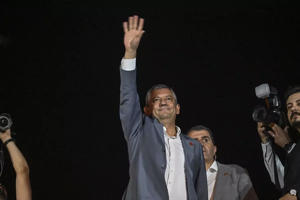 Özgür Özel, İstanbul'da Yolsuzluk ve Terör Soruşturmalarına Tepki Gösterdi