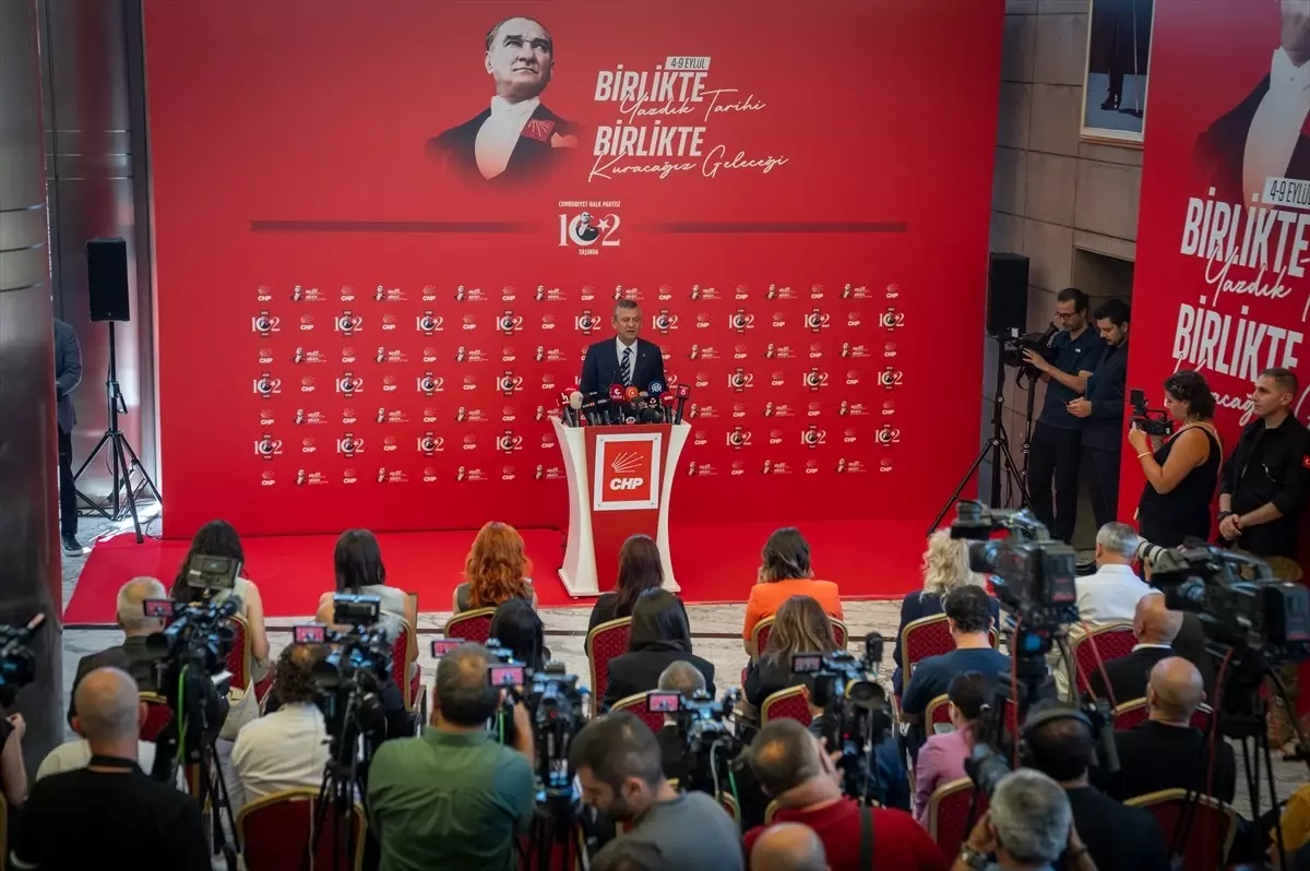 CHP Genel Başkanı Özgür Özel'den Siyasi Mühendislik Eleştirisi