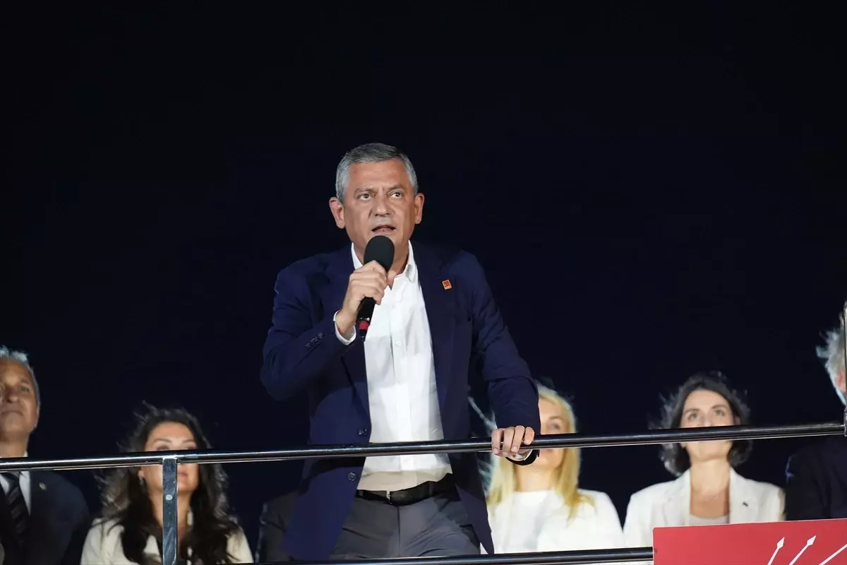 Özgür Özel'den Üsküdar'da Çarpıcı Açıklamalar