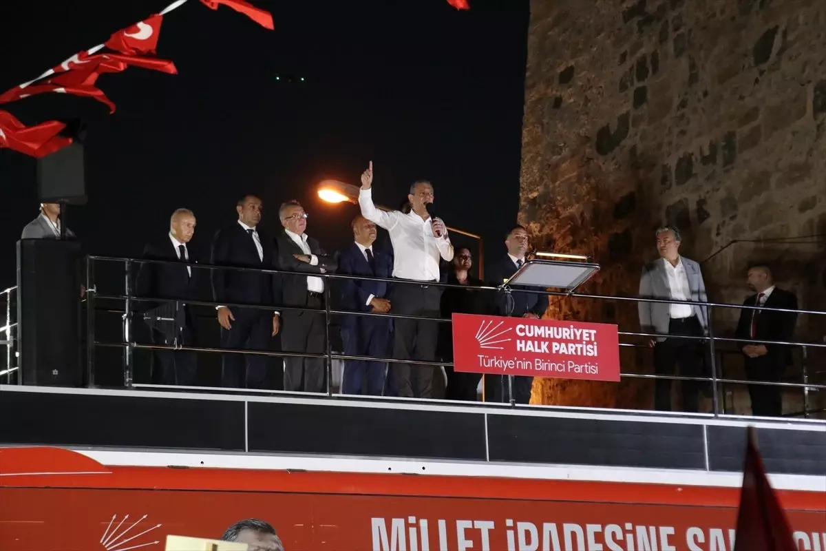 CHP Genel Başkanı Özgür Özel'den İşsizlik ve Ekonomik Sorunlar Üzerine Eleştiriler
