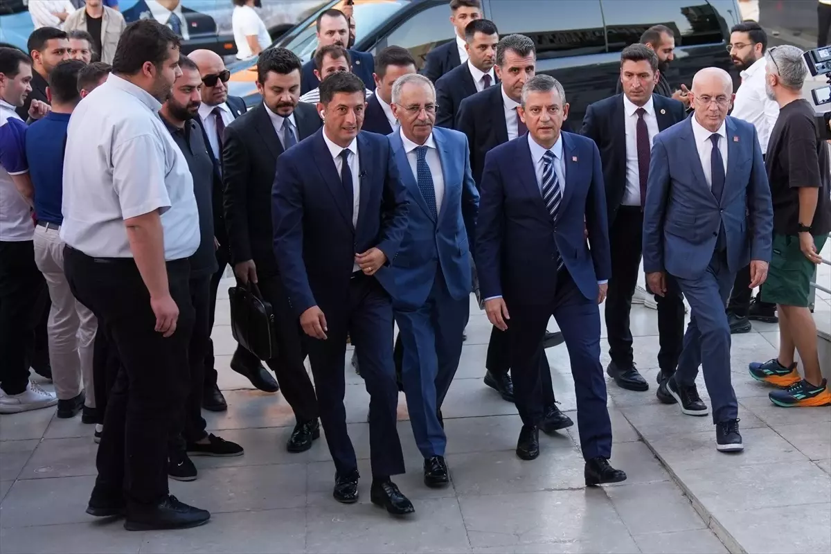 Özgür Özel, Sözcü TV'ye Verilen Cezayı Eleştirdi