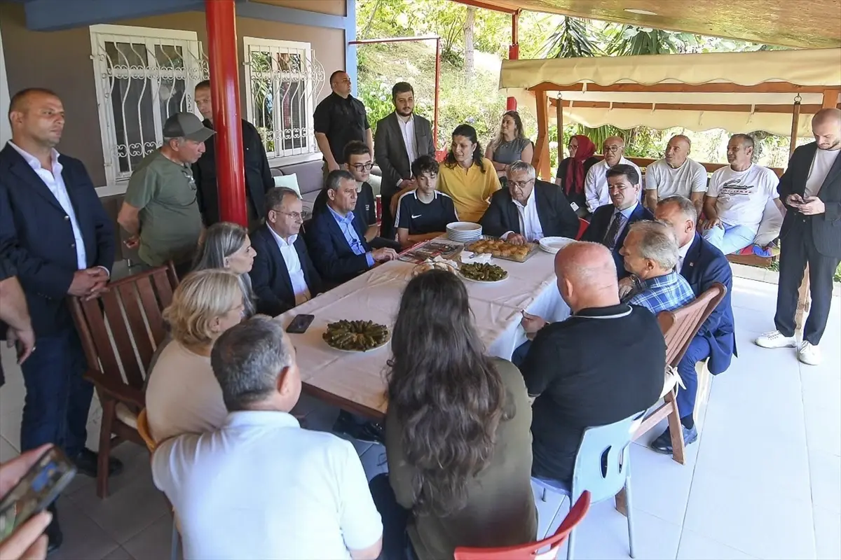 Özgür Özel'den TEB Genel Sekreteri Çağlar'a Taziye Ziyareti
