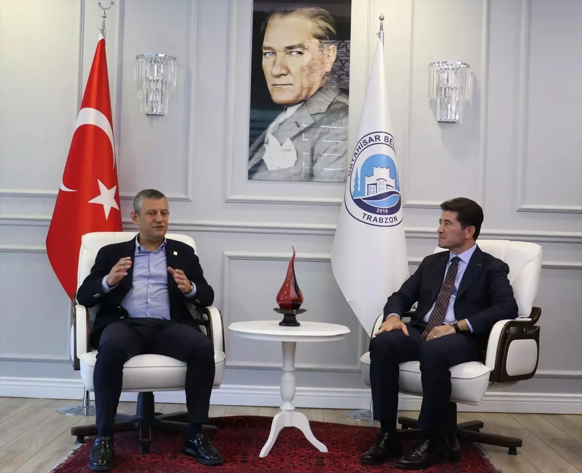Özgür Özel Trabzon'da Taziye ve Belediyeleri Ziyaret Etti
