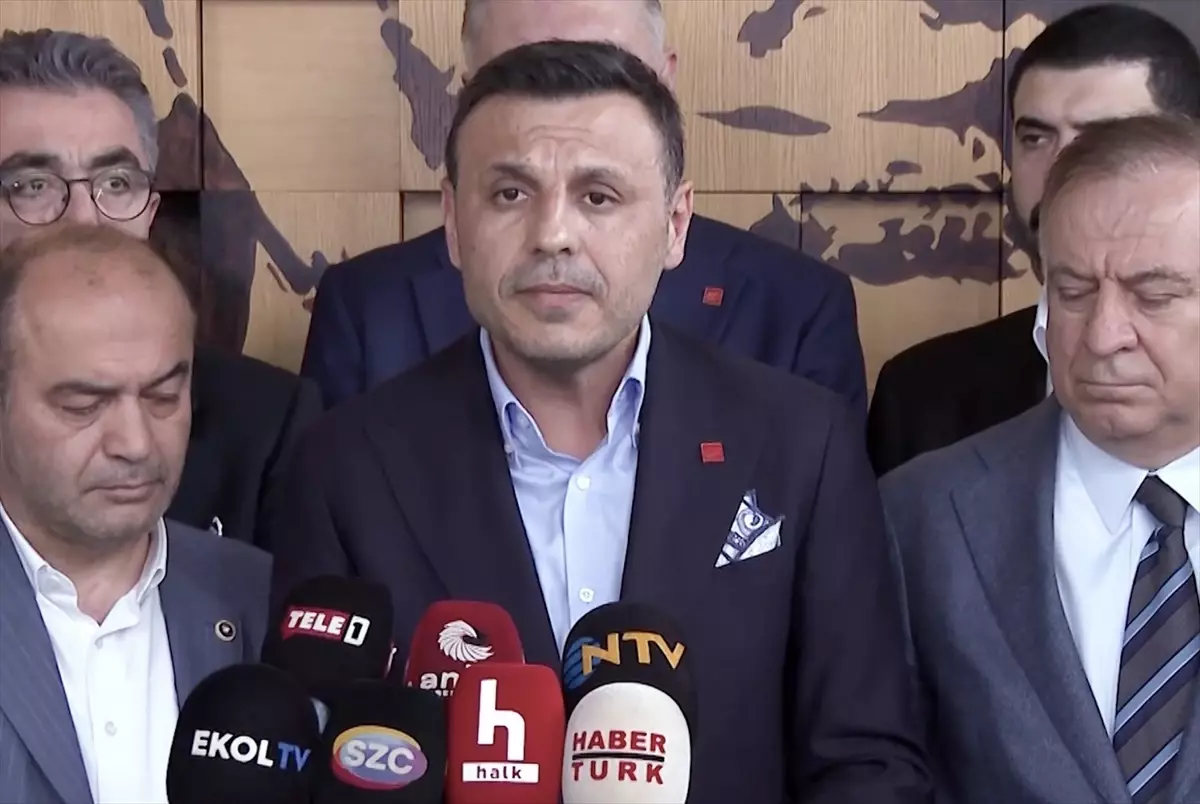 CHP İstanbul İl Başkanı Yolsuzluk Soruşturmaları İçin Belediyeleri Ziyaret Edecek