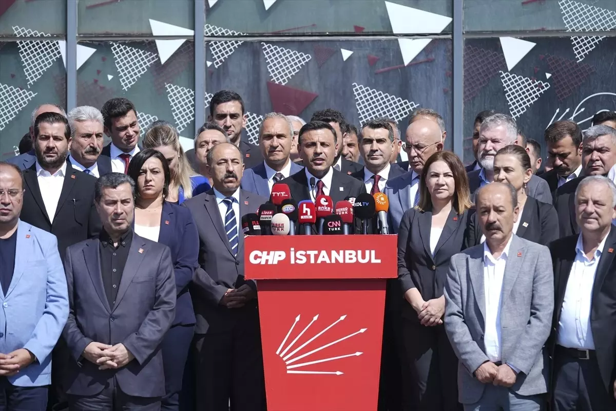 CHP İl Başkanları İstanbul'da Bir Araya Gelerek Kayyum Kararına Tepki Gösterdi