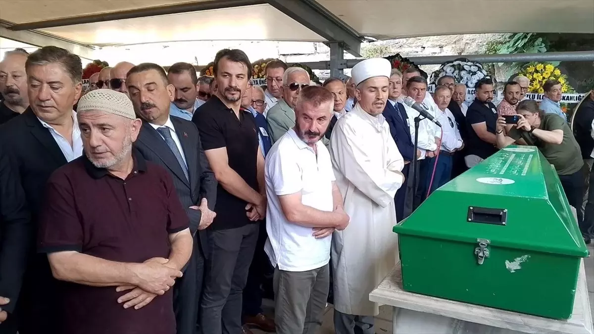 CHP Milletvekili Eylem Ertuğ Ertuğrul'un Babası Toprağa Verildi
