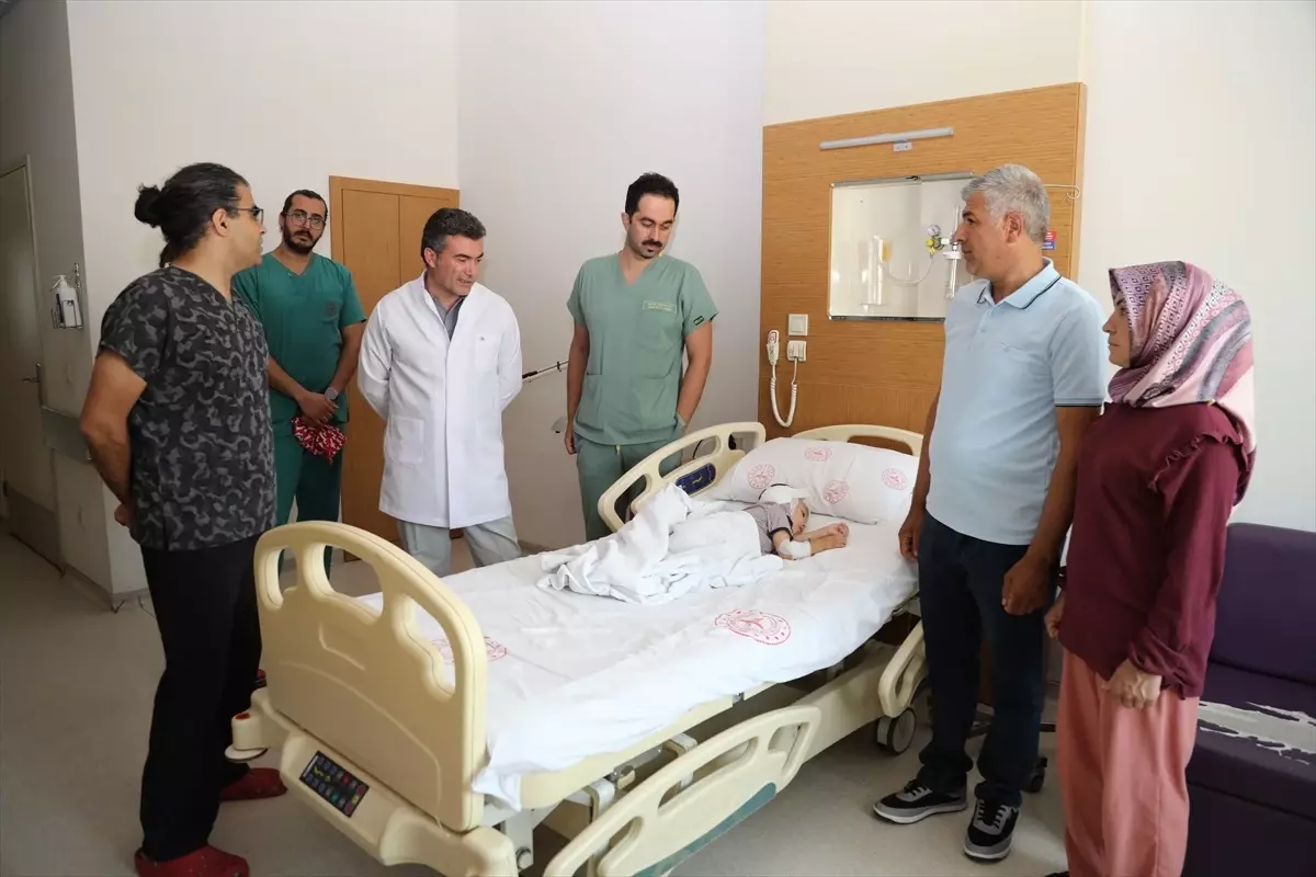 İzmir'de İlk Biyonik Kulak Ameliyatı Başarıyla Gerçekleştirildi