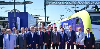 Çin'den yola çıkan yük trenleri İstanbul'da karşılanarak Avrupa'ya uğurlandı