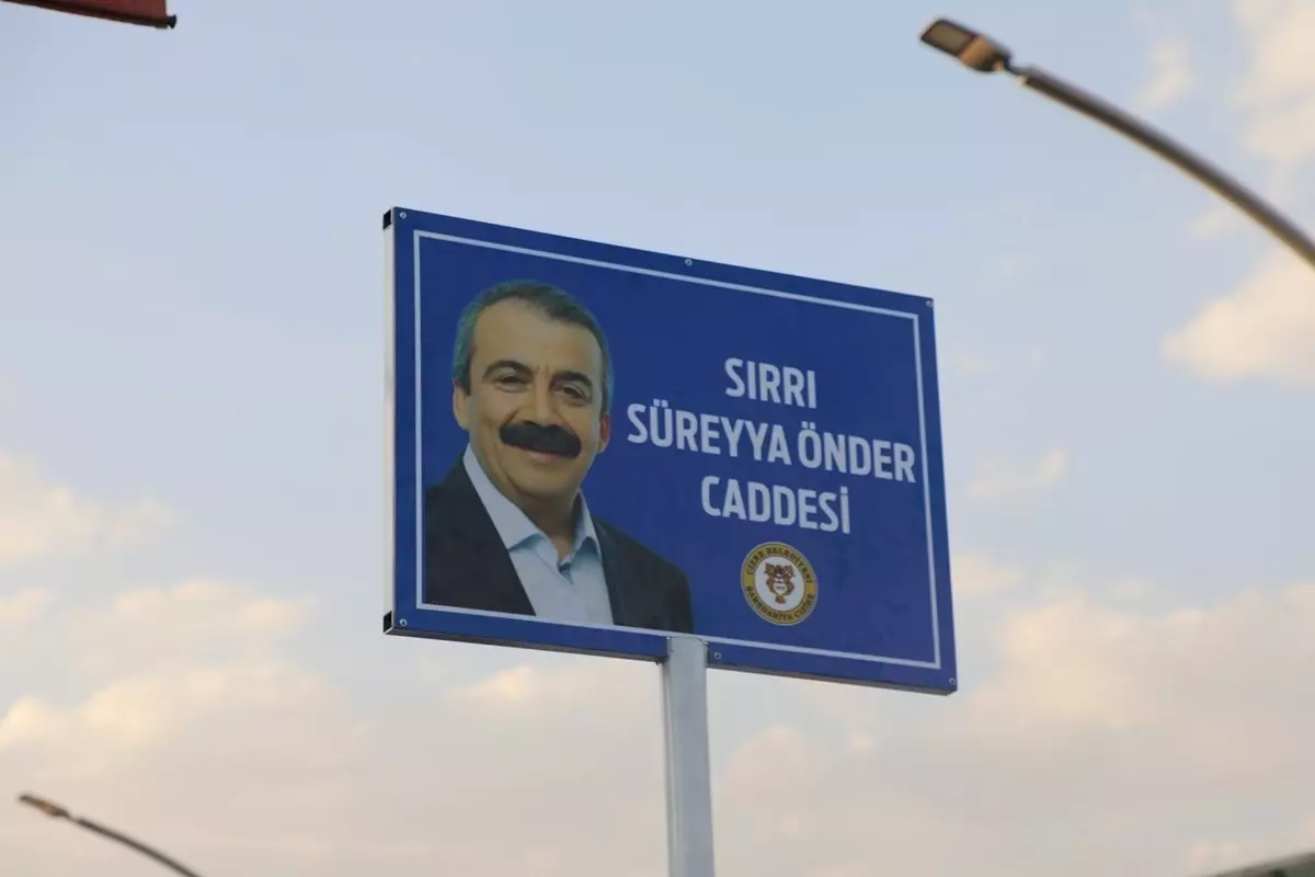 Cizre'de Caddeye Sırrı Süreyya Önder'in İsmi Verildi
