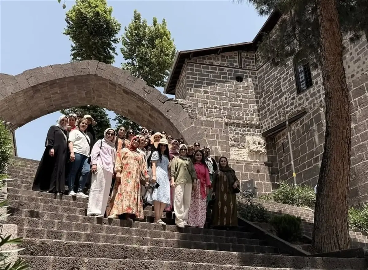 Cizre'den 80 Kadına Diyarbakır ve Mardin Gezisi