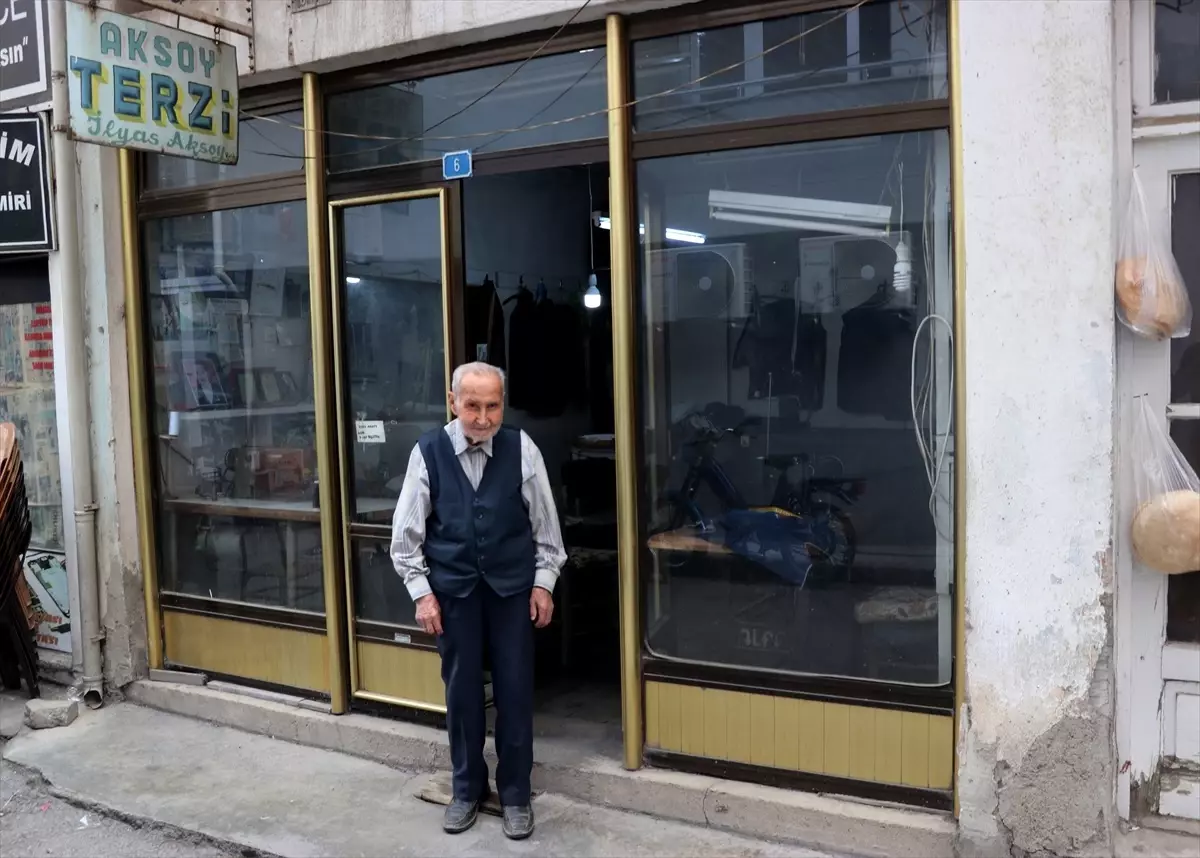 80 Yıldır Terzilik Yapıyor: İlyas Aksoy'un Hikayesi