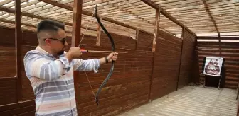 Çocuklar ve gençler ok atıp ata binerek atalarının kültürünü öğreniyor