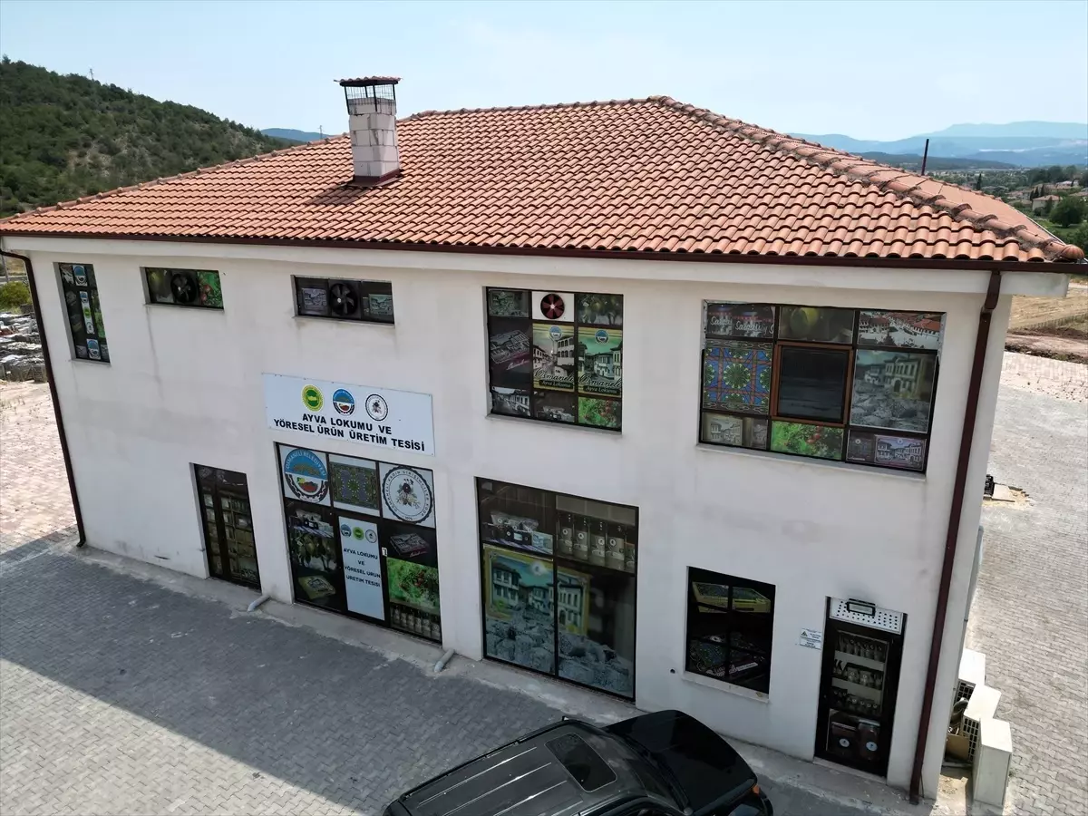 Osmaneli'de Kadınların Ayva Lokumu Üretimi Artıyor
